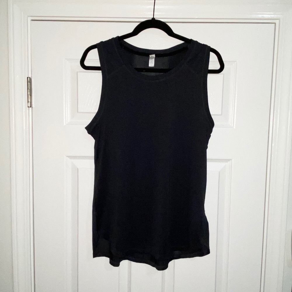 Black workout tank